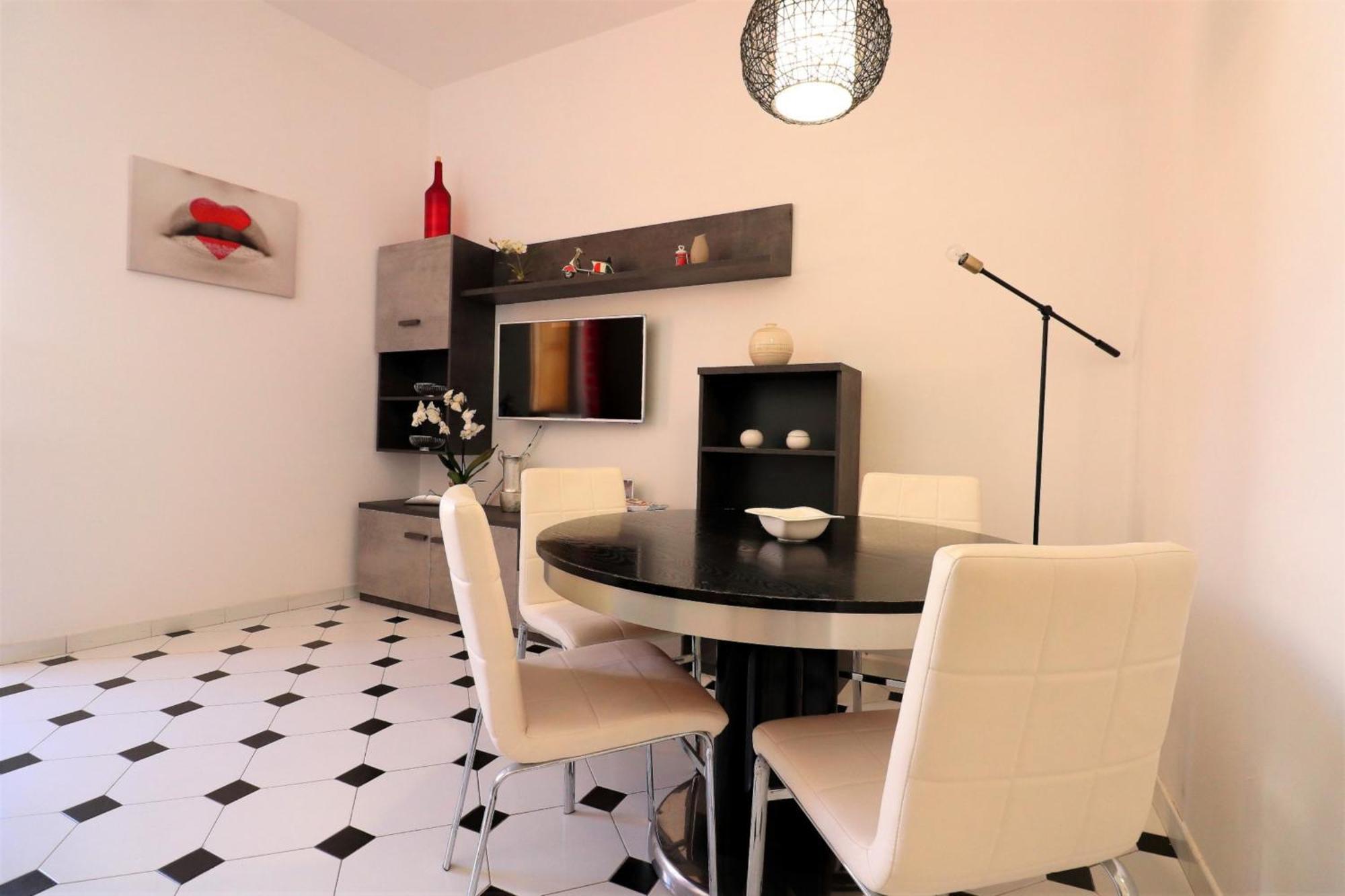Estate4home - Hearts Appartement